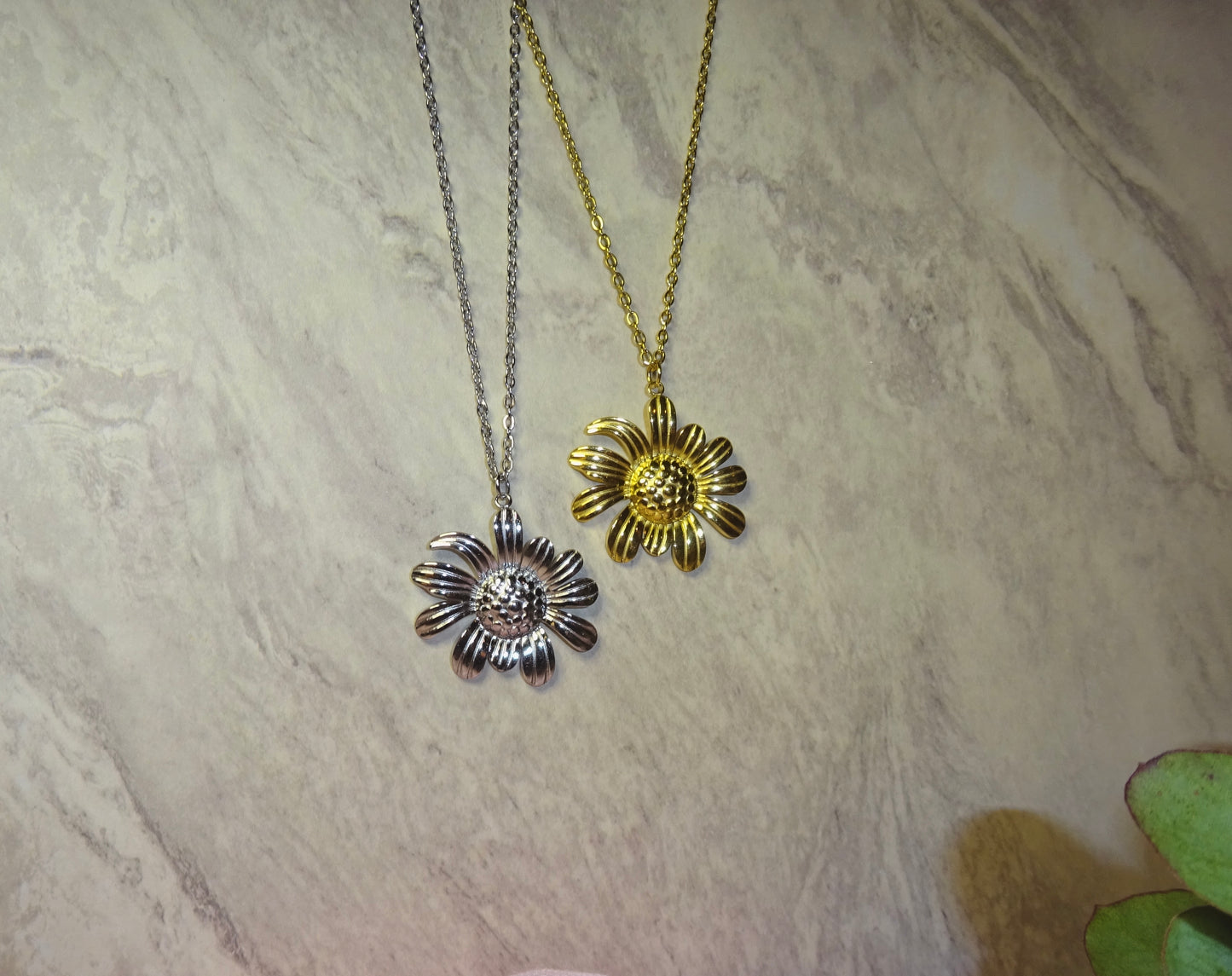 Daisy necklace