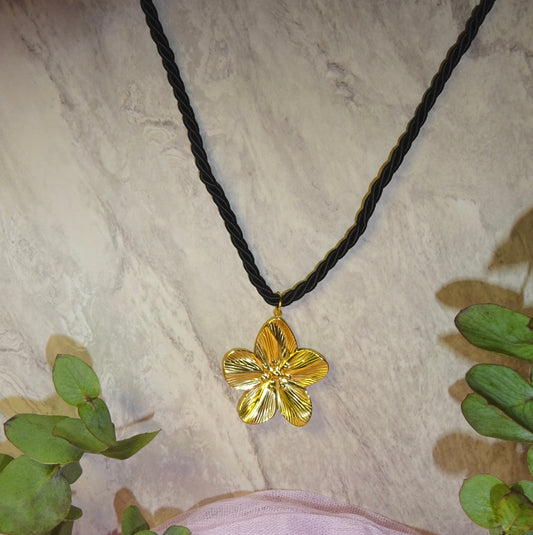 Fleur necklace
