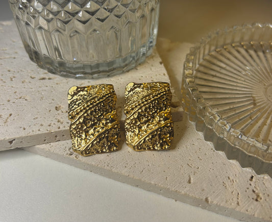Structured earrings