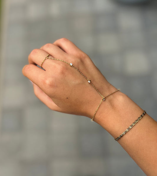 Mila hand chain